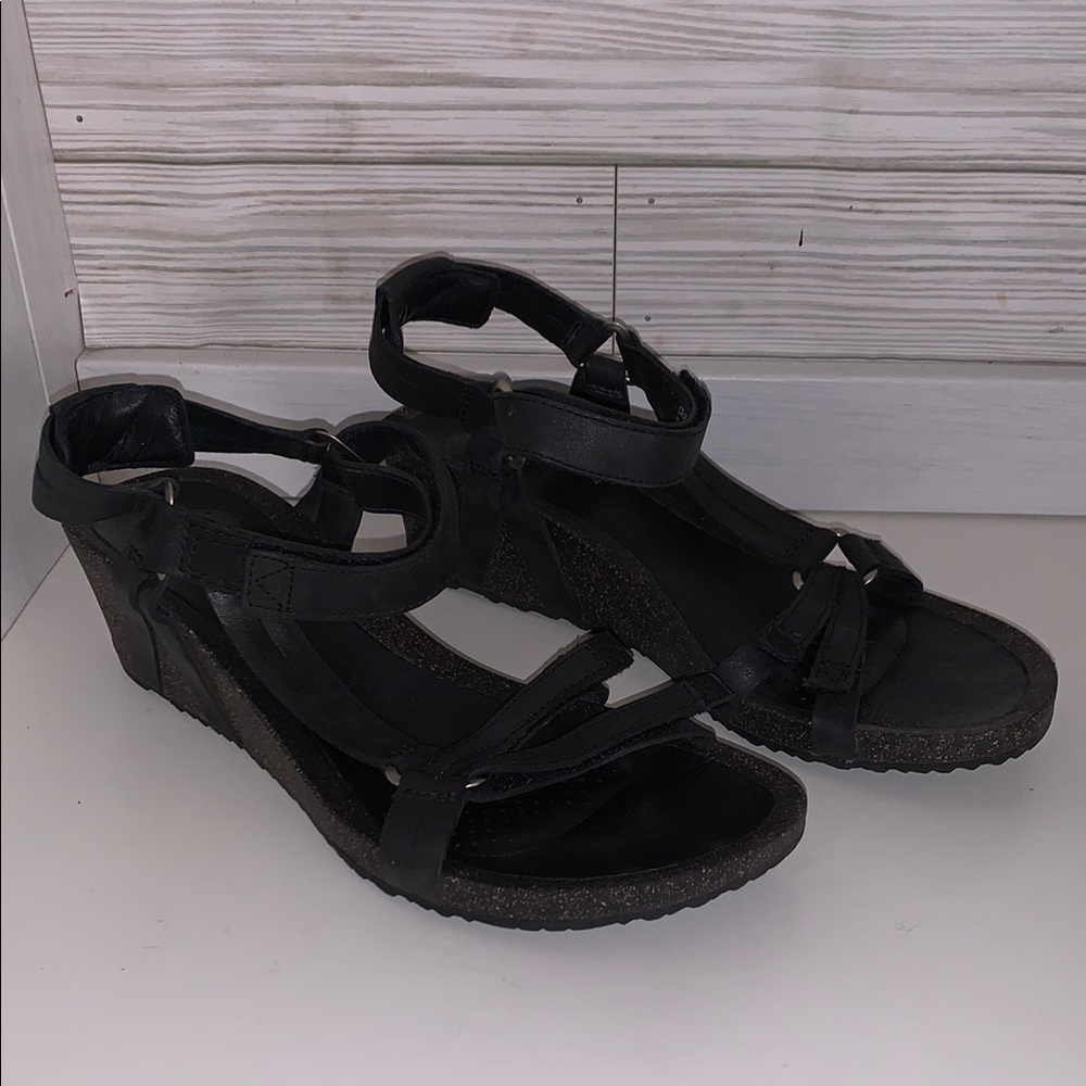 Teva Women's Ysidro Universal Sandal, Black 8.5